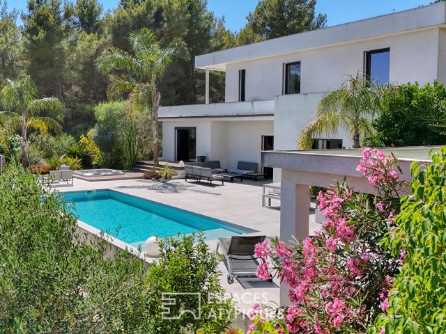 Villa contemporaine avec piscine dans un cadre nature