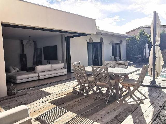 Villa contemporaine avec piscine dans un domaine privé clôtu. 232m² Cassis