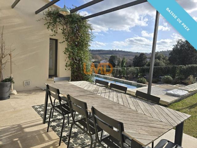 Villa contemporaine avec piscine et vue Luberon