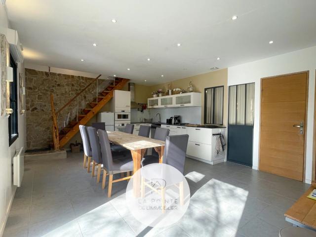 Villa contemporaine avec piscine intérieure – À 500 m de la plage, Erquy