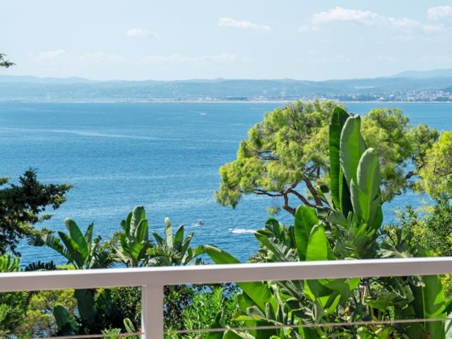 VILLA CONTEMPORAINE AVEC VUE MER