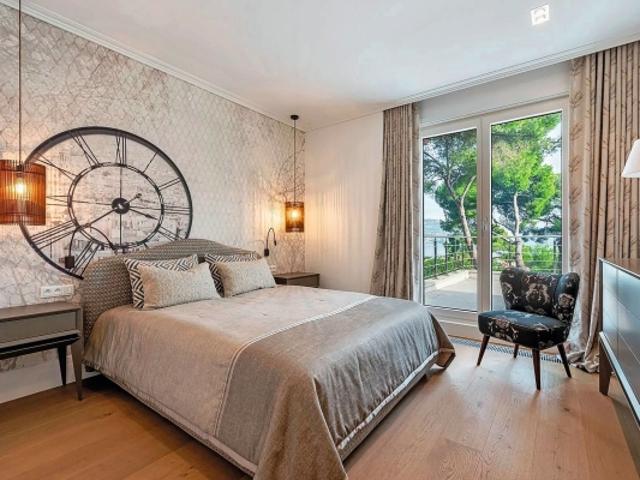 VILLA CONTEMPORAINE AVEC VUE MER À CAP FERRAT