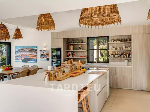 Villa contemporaine avec vue mer à Gassin 265m² Gassin
