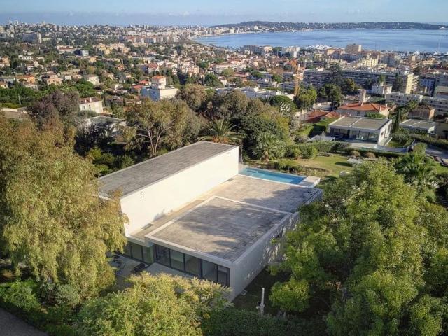 Villa contemporaine avec vue mer à Super Cannes