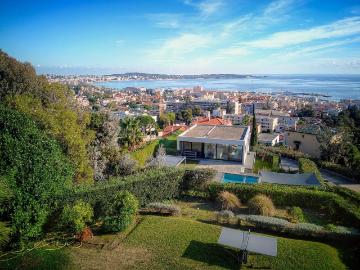 Villa contemporaine avec vue mer à Super Cannes