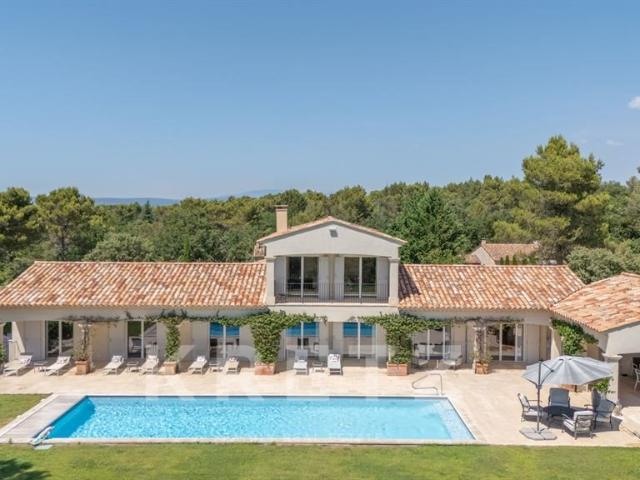 Villa contemporaine avec vue panoramique sur le Luberon 235m² Ménerbes