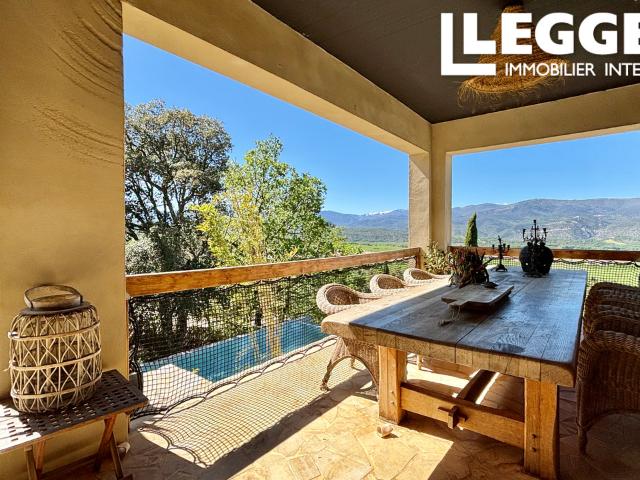 Villa contemporaine avec vues panoramiques, piscine, appartement indépendant et jardin