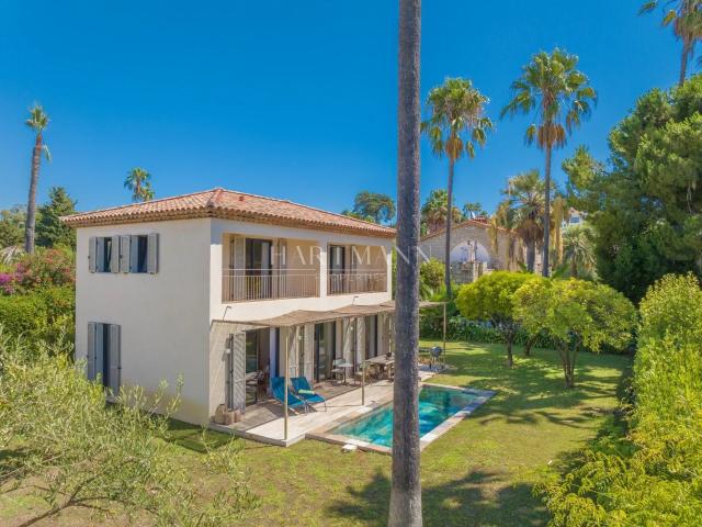Villa Contemporaine À 50 Metres Des Plages 164m² Antibes