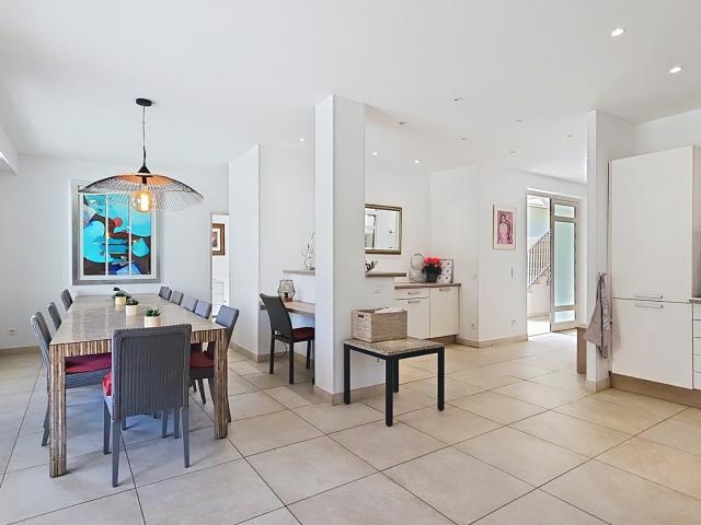 Villa contemporaine à 60 mètres de la Mer avec Piscine Chauffée et parkings