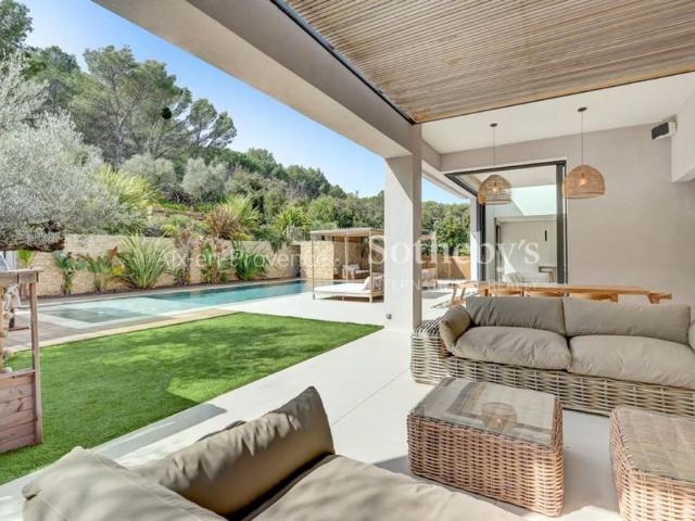 Villa Contemporaine a louer de 350 m² à Ventabren avec piscine – Élégance et Sérénité