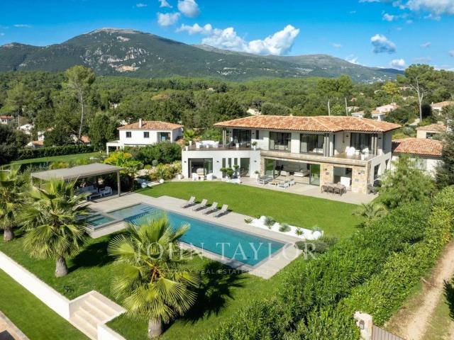 Villa contemporaine à louer proche Valbonne