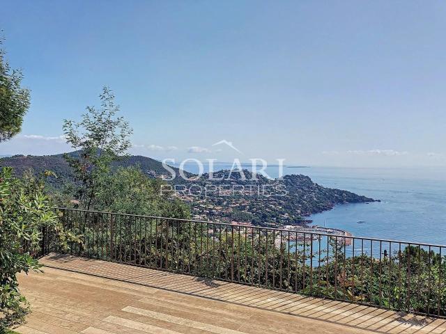 Villa contemporaine à vendre, avec 4 chambres, située au Tra. 300m² Théoule sur Mer