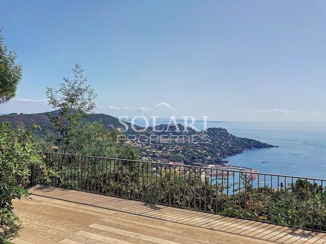 Villa contemporaine à vendre, avec 4 chambres, située au Tra. 300m² Théoule sur Mer