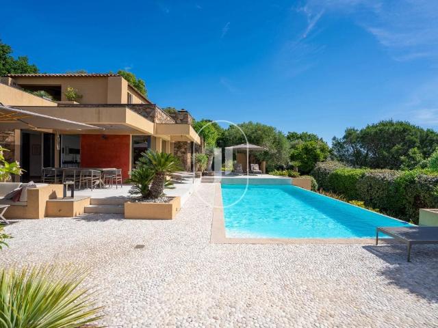 Villa contemporaine à vendre à la Garde Freinet 230m² La Garde Freinet