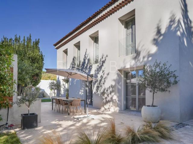 Villa contemporaine carré d'or, 4ch, piscine, Marseille 8e 163m² Marseille 8ème
