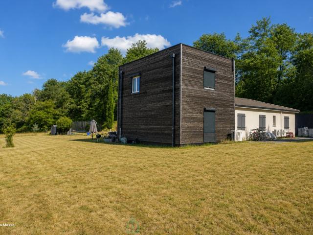 Villa contemporaine construite selon les normes techniques environnementales dans le coeur du Périgord vert