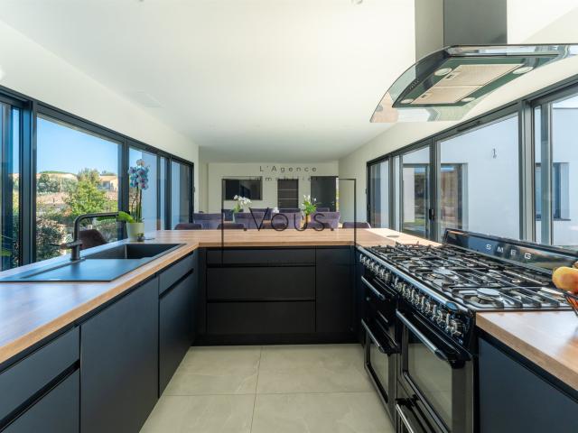 Villa contemporaine d’exception [170] m2, avec studio indépe. 170m² Roquebrune sur Argens