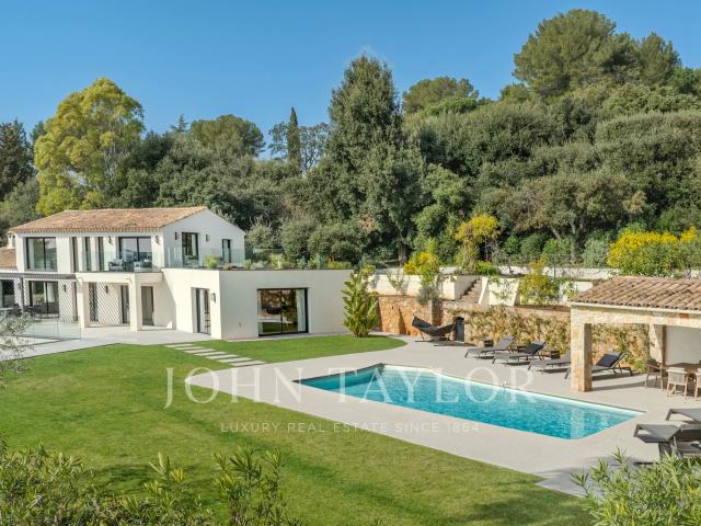 Villa contemporaine d’exception dans le secteur très recherché de Biot – Bois Fleuri