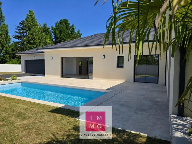 VILLA CONTEMPORAINE D’EXCEPTION – PLAIN PIED AVEC PISCINE ET DOUBLE GARAGE