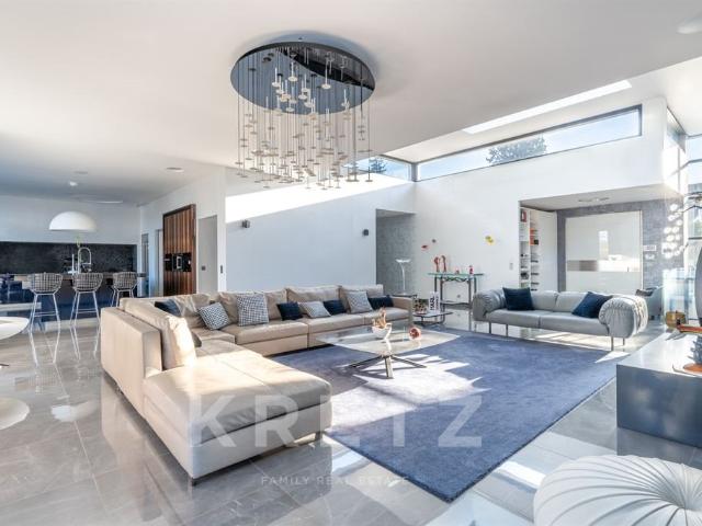 Villa contemporaine d’exception – 650 m² habitables aux port. 650m² Verrières le Buisson