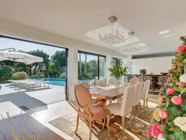 Villa contemporaine dans la pinède