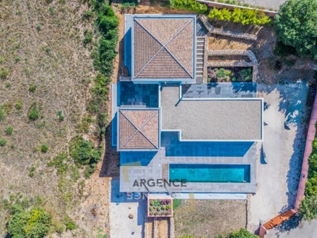 VILLA CONTEMPORAINE DANS UN ÉCRIN DE NATURE