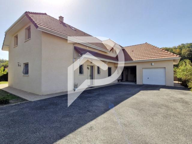 Villa contemporaine de construction traditionnelle, 8 pièces. 195m² Orthez