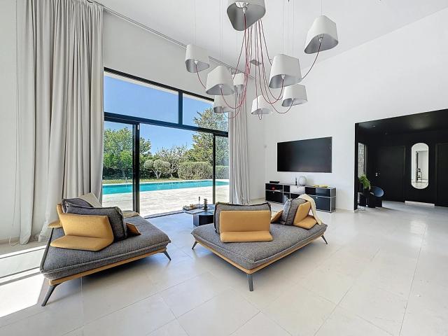 Villa CONTEMPORAINE de plain pied à Roquefort les Pins, doma. 225m² Roquefort les Pins