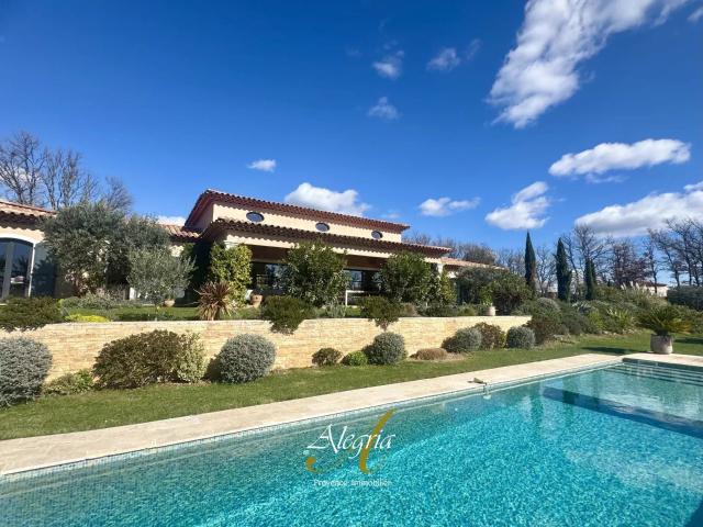 Villa Contemporaine de Plain Pied au Cœur d’une Provence Aut. 261m² Aups