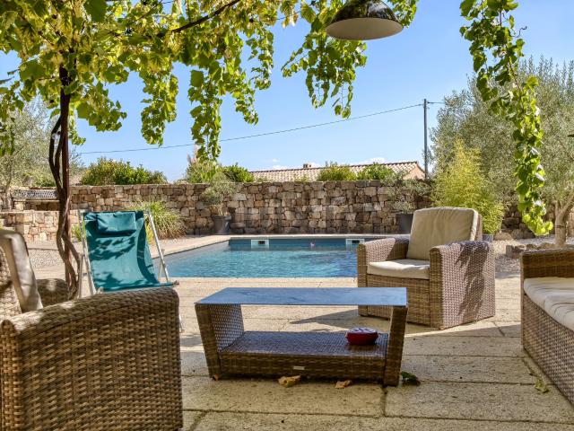Villa contemporaine de plain pied avec piscine Proche Les Vans