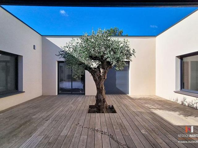 VILLA CONTEMPORAINE DE STANDING 190 m2 HAUTEURS DE NÎMES