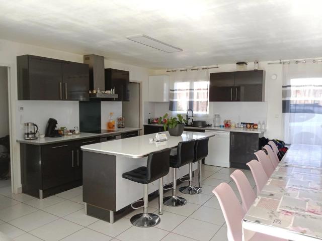Villa contemporaine de 162 m² sur 4571 m² de terrain avec vu. 162m² Auzas