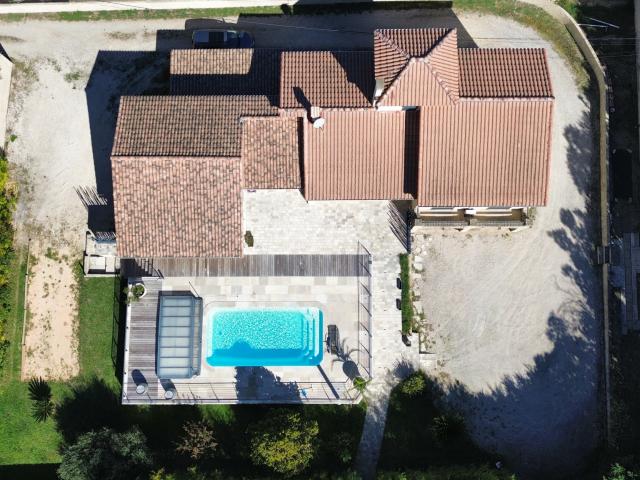 Villa contemporaine de 177m2 avec picsine et garages