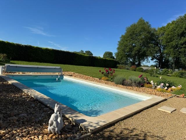 Villa Contemporaine de 2019 – Piscine, Vue Dégagée