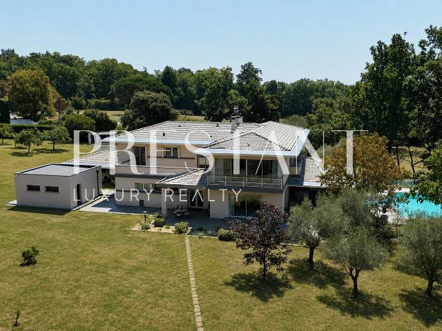 Villa contemporaine de 390m2 sur un parc arboré Blanquefor. 385m² Le Taillan Médoc