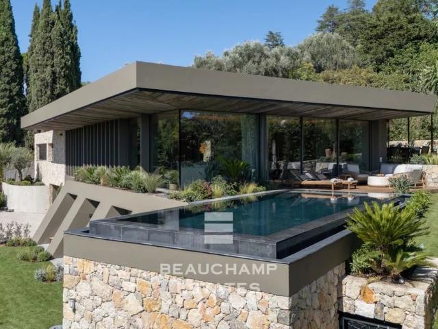 Villa contemporaine de 4 chambres à Mougins avec piscine et vue sur le village