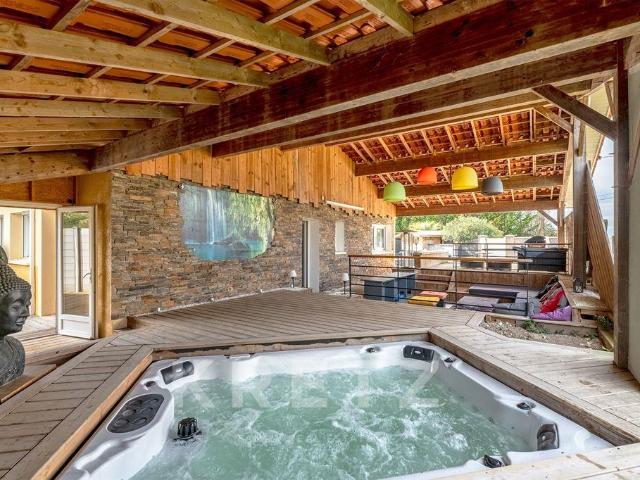 Villa contemporaine de 550m², avec deux piscine et spa 550m² Eymet