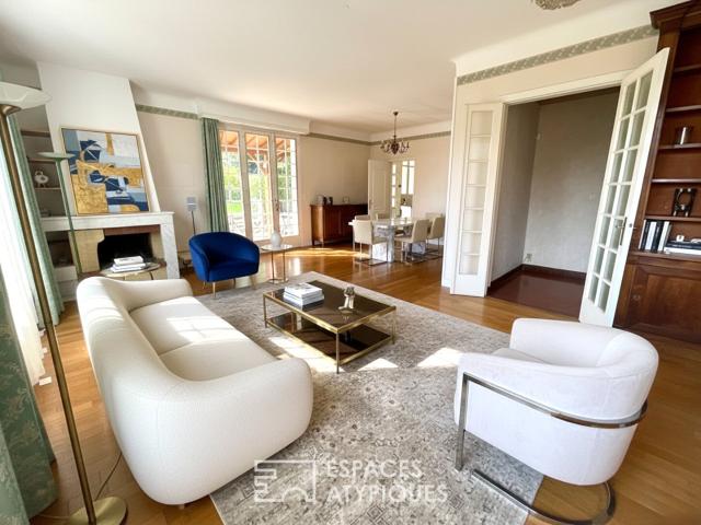 Villa contemporaine des années 60 à réinventer 195m² Billère