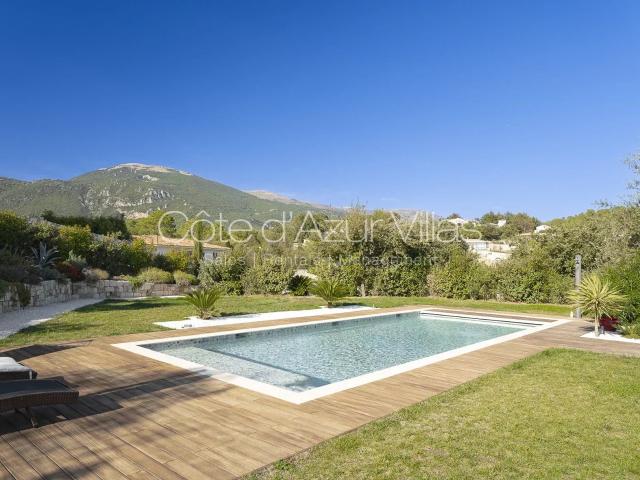 Villa contemporaine d'exception avec volumes spectaculaires. 312m² Roquefort les Pins