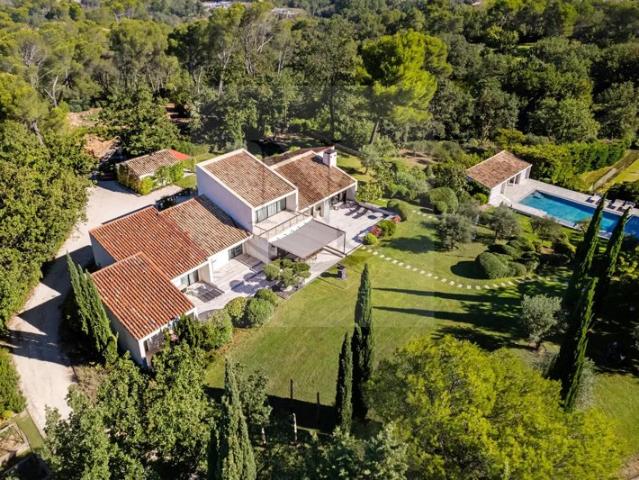 Villa contemporaine d'exception à louer Aix Pont de l'Arc