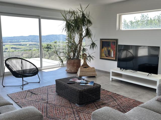 Villa contemporaine en position dominante 200m² Avignon