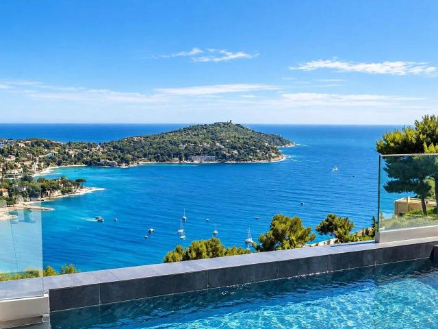 Villa contemporaine rénovée avec vue mer – location longue durée