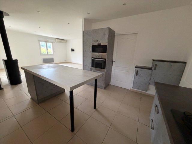 Villa contemporaine T4 de 92,52 m² avec garage et terrain d'envi