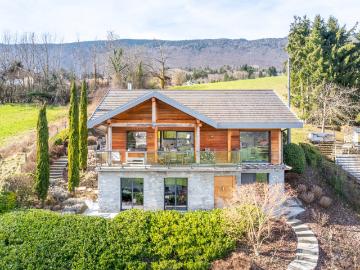 Villa contemporaine vue lac et montagnes