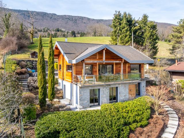 Villa contemporaine vue lac et montagnes