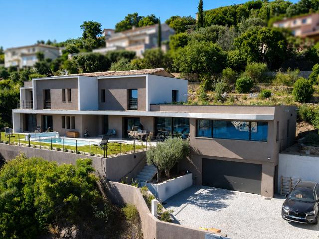 Villa Contemporaine Vue Mer Panoramique A Agay A Vendre 300m² Agay