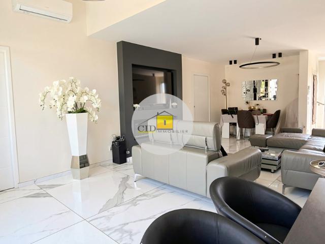 VILLA CONTEMPORAINE 158 M2 PISCINE 5 CHAMBRES PRESTATIONS HAUT DE GAMME Location meublée