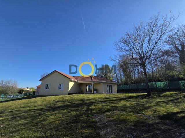 Villa contemporaine 136 m2 Proche A43 La Tour du Pin Terrain clos de 1 465 m2 DPE B