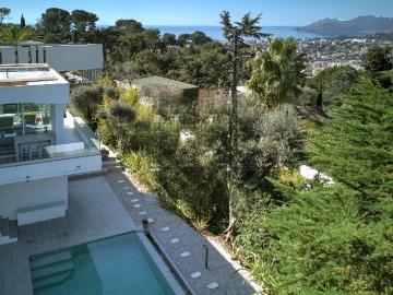 Villa contemporaine 258 m² – Vue mer, piscine, prestations haut de gamme