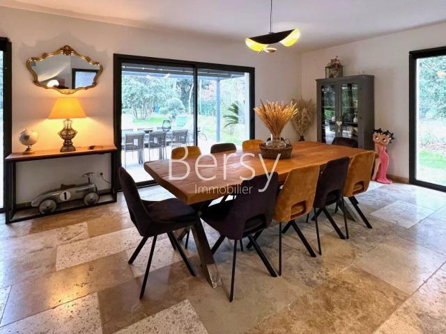 Villa contemporaine 205m2 sur 3100 m2 avec piscine chauffée. 205m² Bédoin